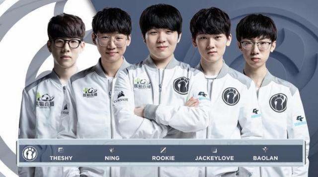 皮球被迅速 皮球被迅速